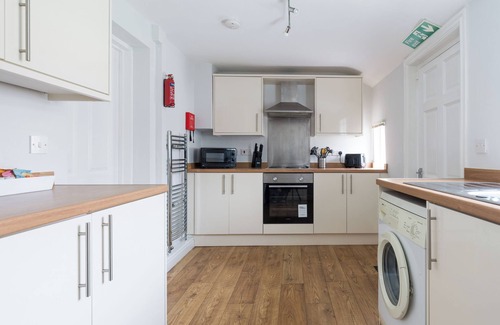 Ashington House | Hawthorn House-Sleeps 4-Pet friendly-Parking