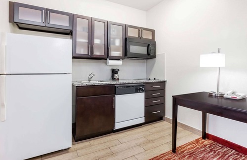 Irving Hotel | Hawthorn Suites by Wyndham Irving DFW South