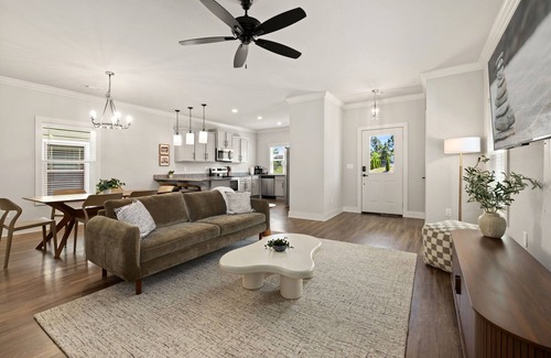 Bentonville House | Hawthorne Haven - 2.3 mi to DT-Direct Trail Access