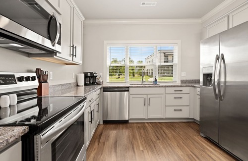 Bentonville House | Hawthorne Haven - 2.3 mi to DT-Direct Trail Access