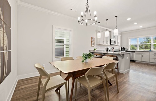 Bentonville House | Hawthorne Haven - 2.3 mi to DT-Direct Trail Access