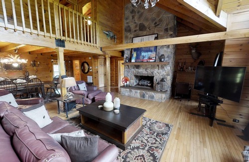 Snowshoe House | Hawthorne Valley #30 - Luxurious Privacy for large groups! by RedAwning