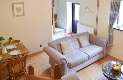 Dinas Cross House | Hay Barn - Dinas Country Club