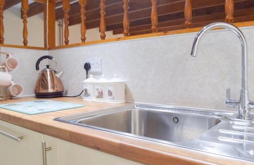 Dinas Cross House | Hay Barn - Dinas Country Club