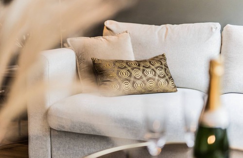 The Hague Center Apartment | Haya Historic - 'Rosé'