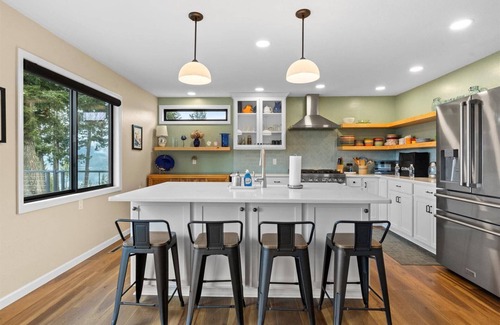 Hayden Lake House | Hayden Escape – Lake Views, Chef’s Kitchen, Outdoor Dining, and Hiking Nearby!