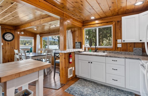 Hayden Lake House | Hayden lake gem steps to water/dock with deck, WD & firepit - dog-friendly