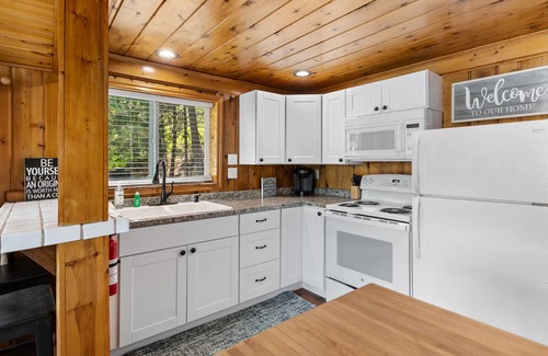 Hayden Lake House | Hayden lake gem steps to water/dock with deck, WD & firepit - dog-friendly