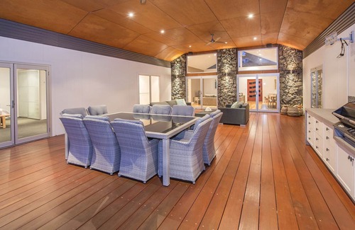 Quindalup House | Hayes Hideaway - peaceful bush setting