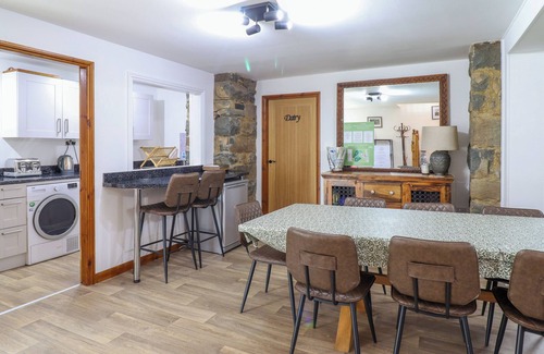 Snowdonia National Park Area Cottage | HAYLOFT BARN, pet friendly, character holiday cottage in Trawsfynydd