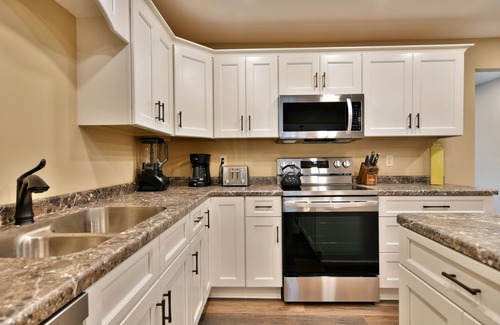 Hayward House | Hayward - 5 Bedroom, sleeps 10