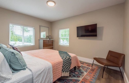 Knoxville Cottage | Haywood · Brand New Cottage - A South Knox Dream Escape