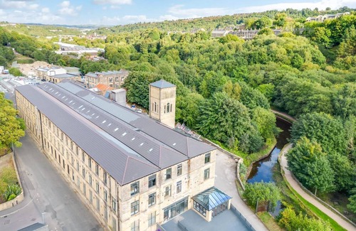 Ainley Top Apartment | Hayy ApartHotels Stanley Mill Luxury Retreat