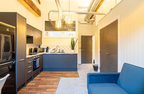 Ainley Top Apartment | Hayy ApartHotels Stanley Mill Cozy Corporate Stay