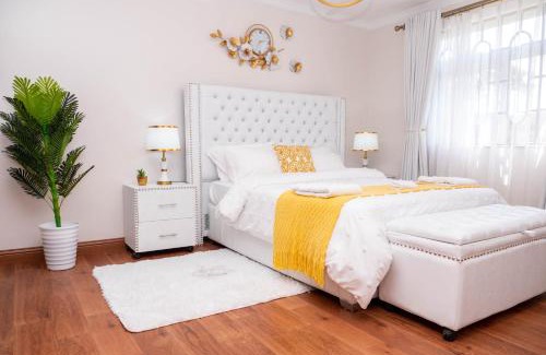 Hospital Apartment | Hazel's Condo-Luxury 3 Bedroom