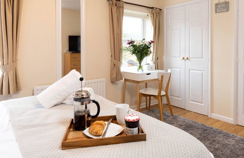 Solihull House | Hazeleigh - Stylish 4-Bed House near Airport, NEC, Resorts World Arena, Solihull