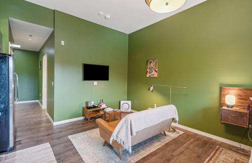 Belmont Apartment | Hazelnut Suite - 204
