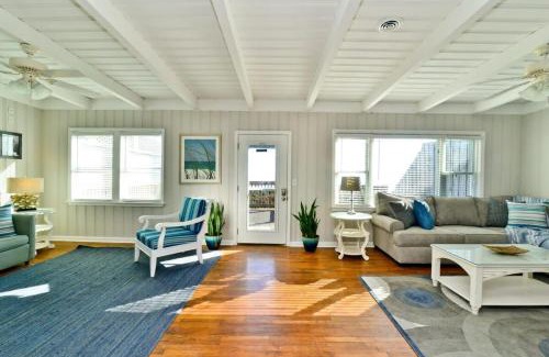 Cherry Grove Beach House | Hazels Castle Huge 2 in 1 Oceanfront House near Pier