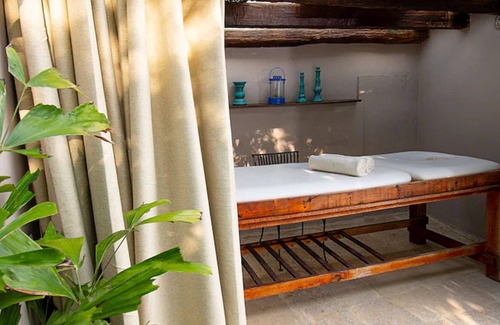 Cartagena Walled City Cabin | Hb-2qf Boutique Hotel Room With Jacuzzi Air Conditioning And Wifi