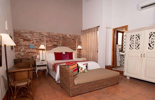 Cartagena Walled City Cabin | Hb-kjf Boutique Hotel Room With Jacuzzi Air Conditioning And Wifi