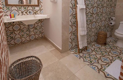 Cartagena Walled City Cabin | Hb-ssf Boutique Hotel Room With Jacuzzi Air Conditioning And Wifi