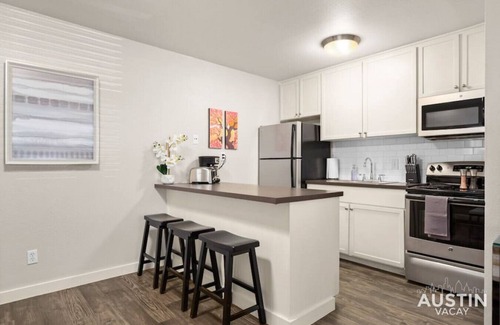 Barton Hills Apartment | HC #102 xxxxxxxxxxxx