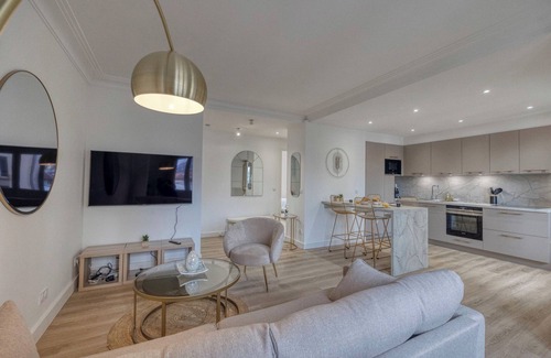 Ile Verte Apartment | #HE | The Golden Escape 🪙 | Ile Verte, luminous, renovated