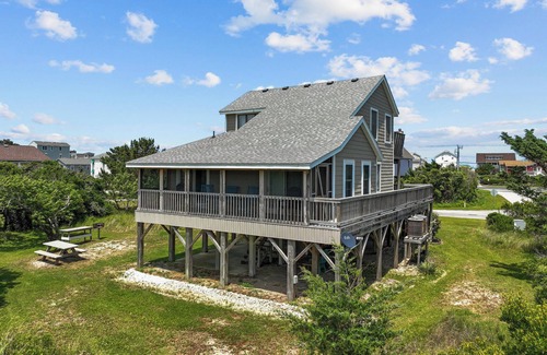 South Nags Head House | Head for the beach and settle into Migration!