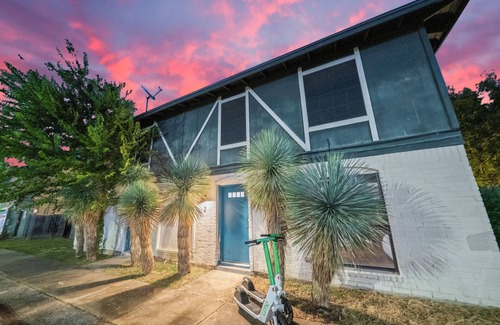 Dawson House | "Heading South" - 2 BR Getaway Near Downtown Austin