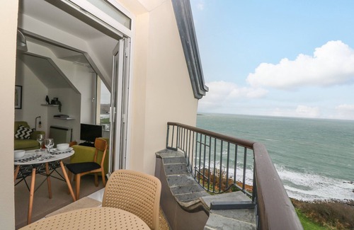 Coverack Cottage | HEADLAND APT 17, country holiday cottage, with a garden in Coverack