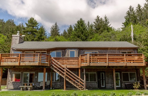 Brookings House | Headland- Oceanfront Family Friendly