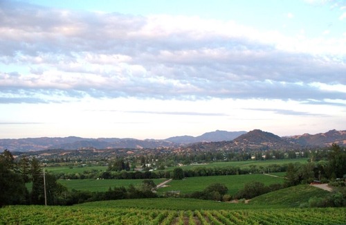 Healdsburg House | Healdsburg Wine Country Getaway with Panoramic Valley Views -5 min from downtown