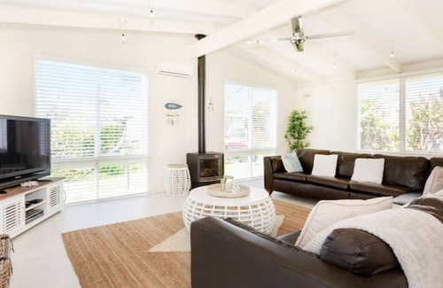Dromana House | Heales Hideaway Dromana steps to the beach