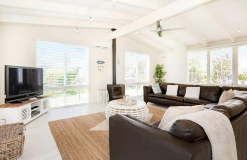 Dromana House | Heales Hideaway Dromana steps to the beach