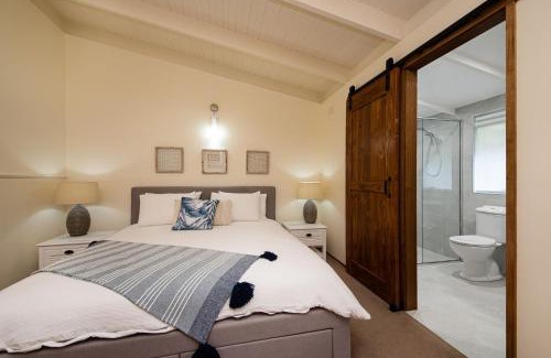 Dromana House | Heales Hideaway Dromana steps to the beach