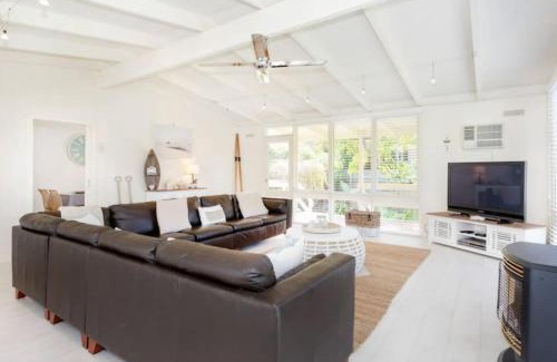 Dromana House | Heales Hideaway Dromana steps to the beach
