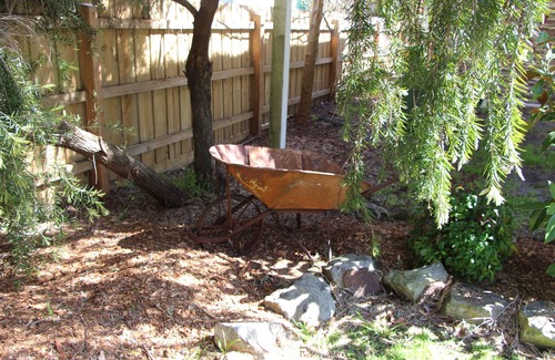 Healesville House | Healesville Cottage - just a short walk to the centre of town
