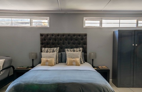 Greyton House | Hearnshaw Cottage, prime spot in village