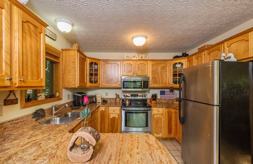Mountainside House | Heart and Soul | Spacious Deck + Central Location