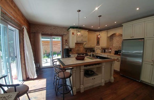 St-Adolphe-d'Howard Ski Chalet | Heart Island/île du coeur with 1 COTTAGE - PRIVATE ISLAND