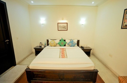 Basai Apartment | Heart Of Agra with WiFi and AC in Wise Villa Agra
