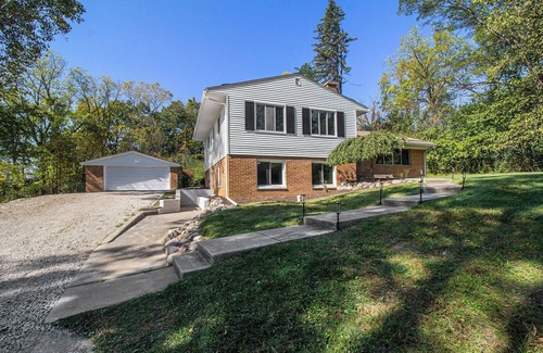 Burns Park House | Heart of Ann Arbor Stay