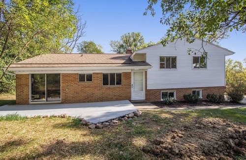 Burns Park House | Heart of Ann Arbor Stay