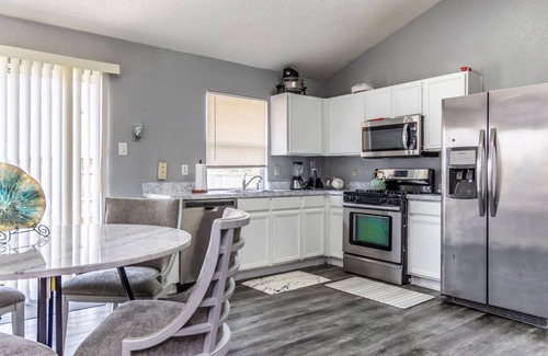 Southeast Arlington House | Heart of Arlington, Cozy Home