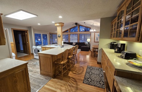 West Okoboji House | Heart Of Arnold's Park Near West Lake. Family And Friends Sleeps 18