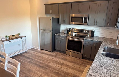 Atlanta House | Heart of ATL: 3 Bedrooms, 3.5 Bathrooms, Basement in Gated Community with Garage