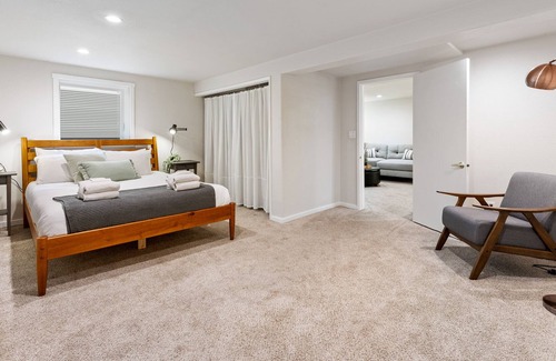 Camas Apartment | Heart of Camas ✿ Walk to Downtown Shopping Restaurants