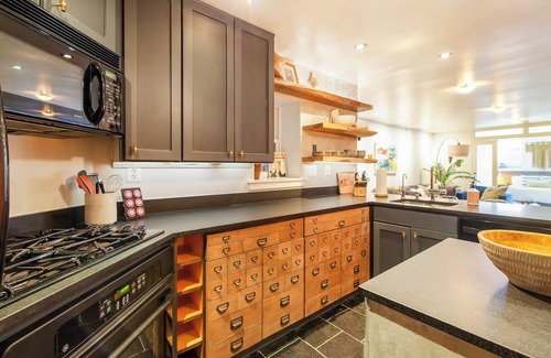 Shaw Condo | Heart of DC! Modern Upscale Comfy 2BR/2BA in Shaw Neighborhood