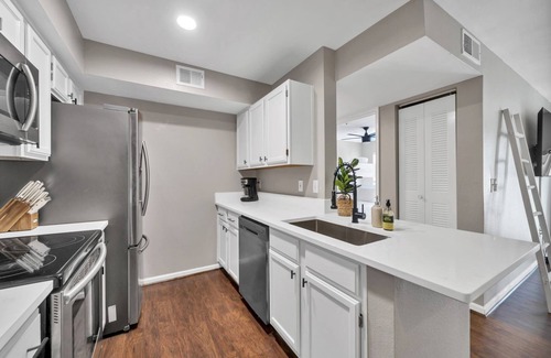 Indian Bayou Condo | Heart of Destin Beach Bungalow: 2023 Elevated Reno