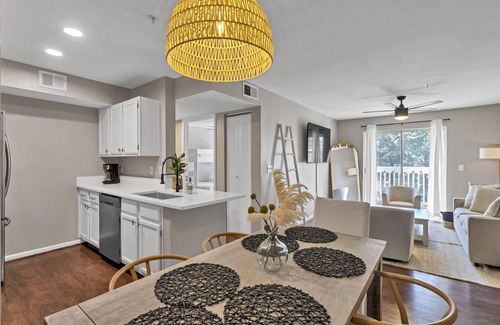 Indian Bayou Condo | Heart of Destin Beach Bungalow: 2023 Elevated Reno